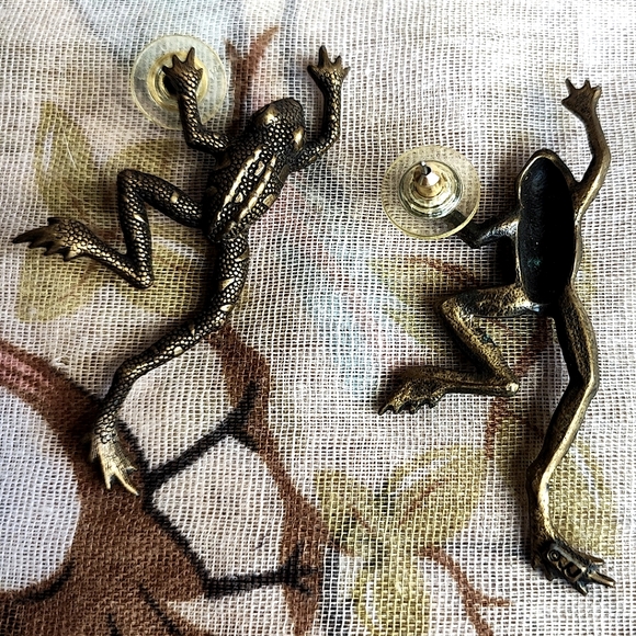 JJ J.J. Jonette Oversized Brass Tone Pierced Statement Earrings Tree Frog Oddity - Picture 3 of 11